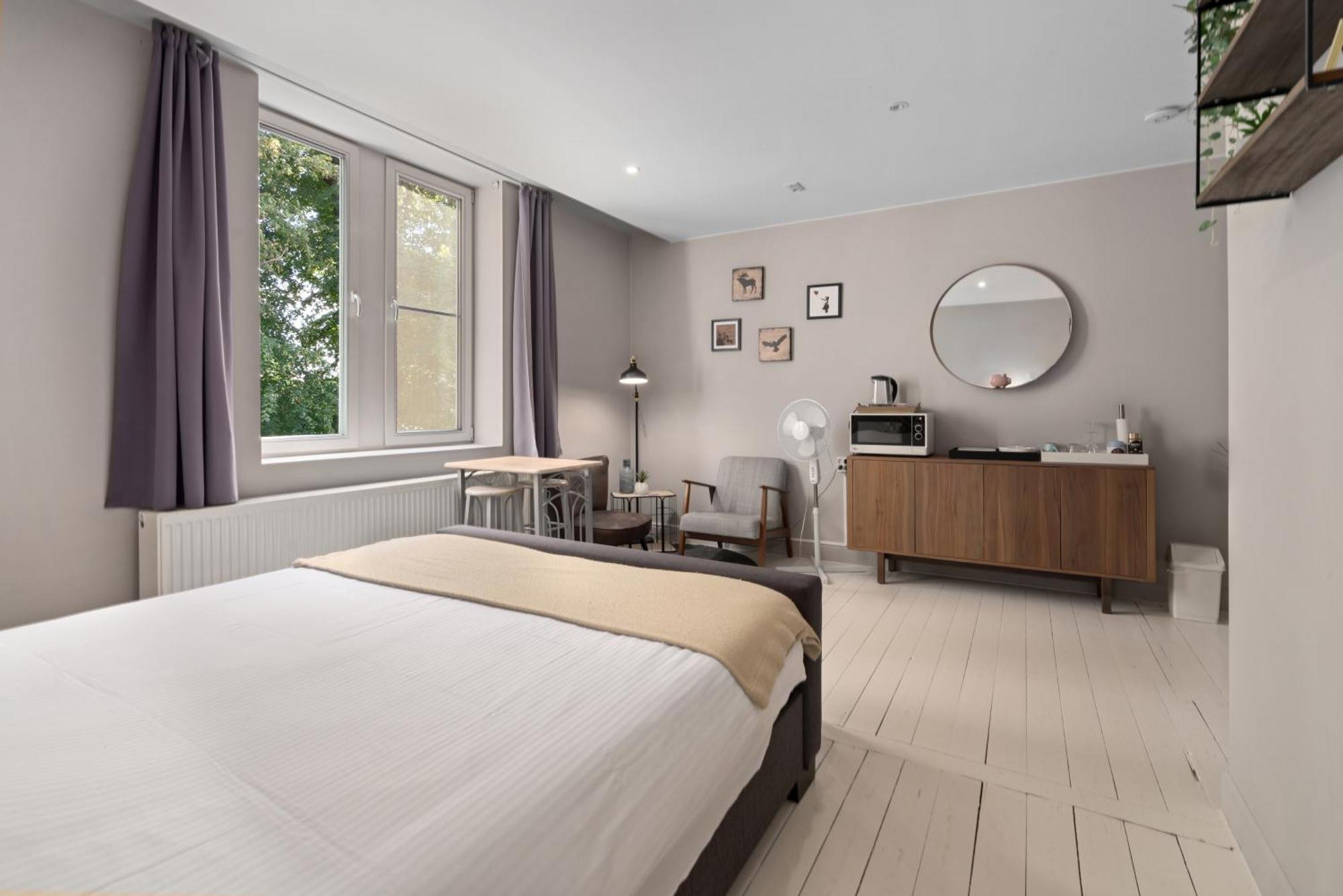 ברוז' Spacious Guest Suites Near Historic Market - 5 Min Walk מראה חיצוני תמונה