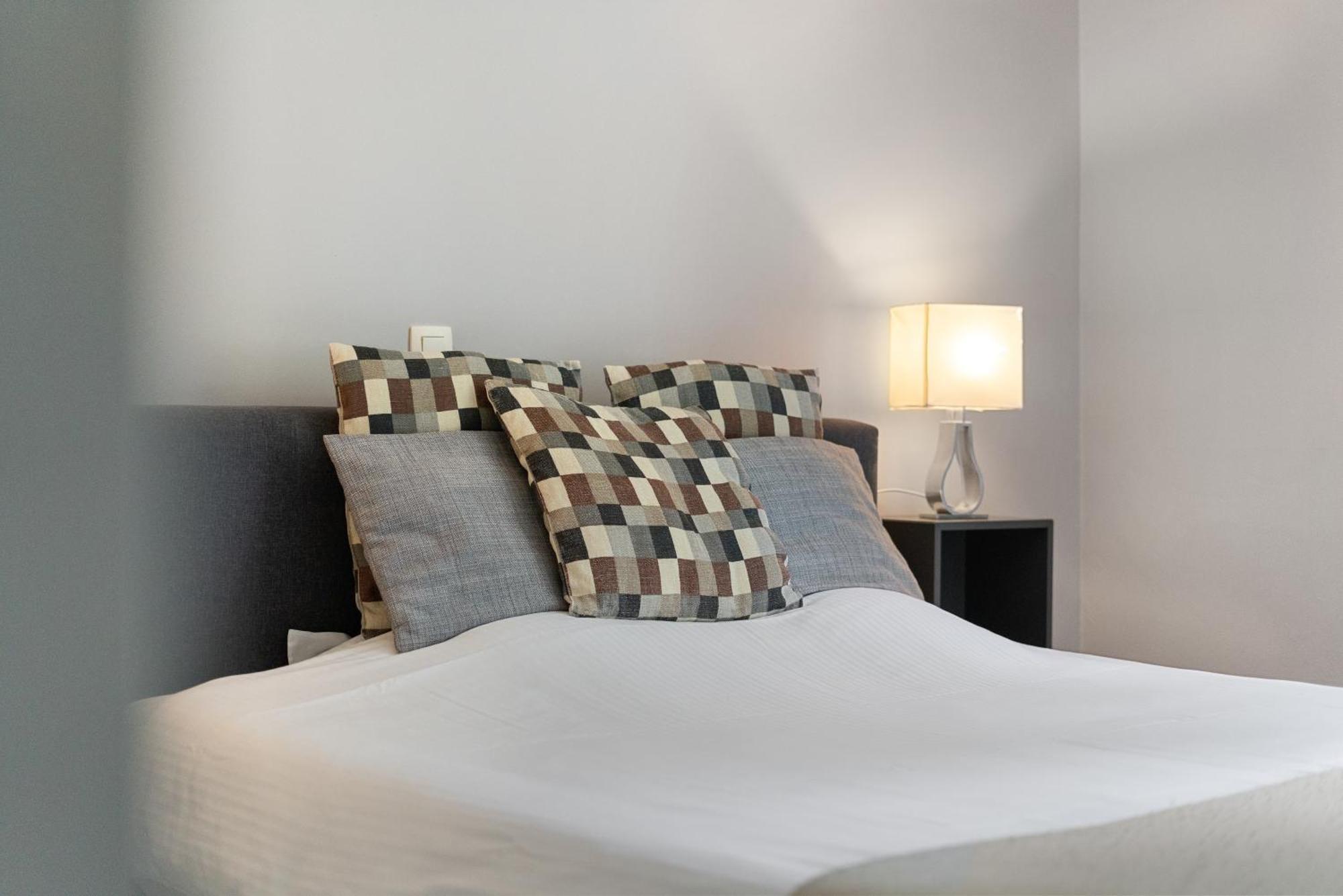 ברוז' Spacious Guest Suites Near Historic Market - 5 Min Walk מראה חיצוני תמונה