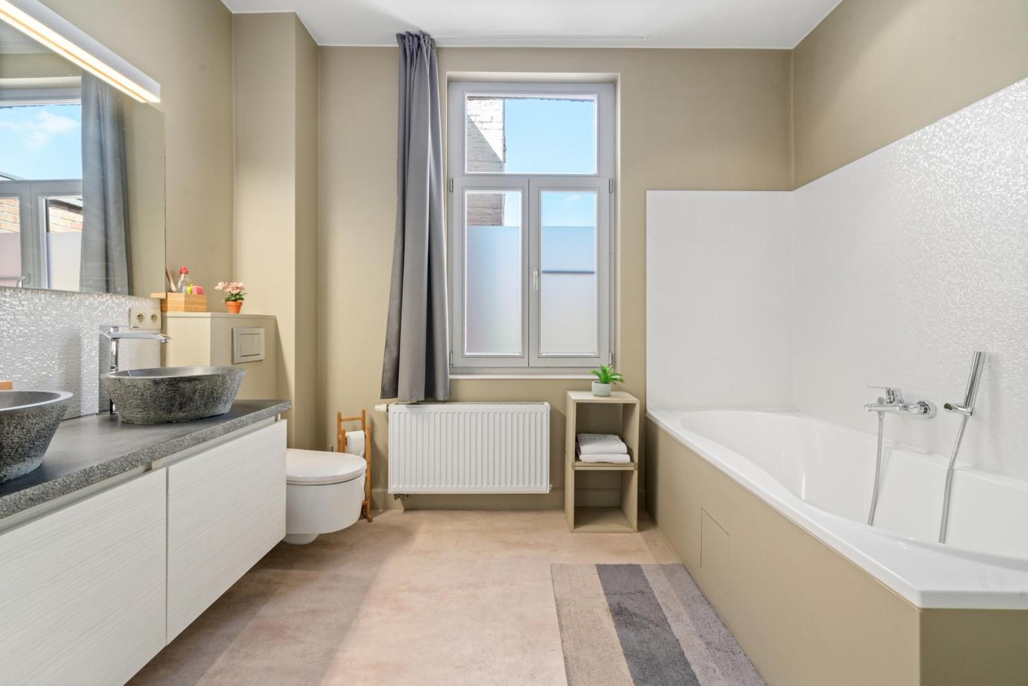 ברוז' Spacious Guest Suites Near Historic Market - 5 Min Walk מראה חיצוני תמונה